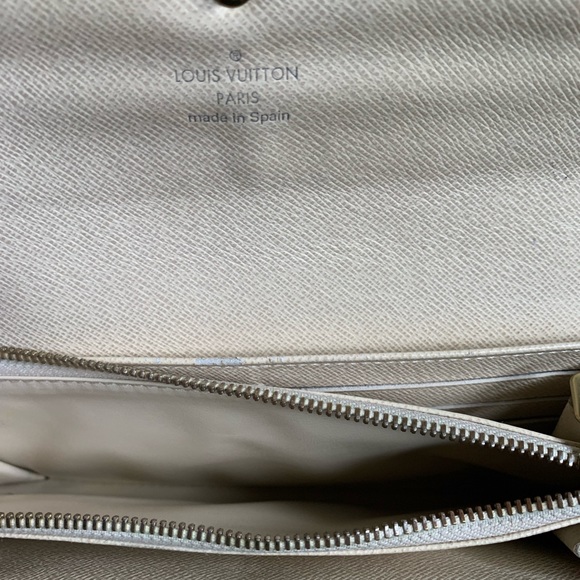 Authentic Pre-owned Louis Vuitton Damier Azur Wallet pre owned with wear 2009 - Picture 8 of 13